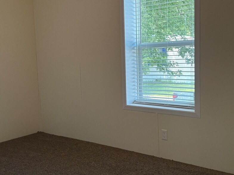 Building Photo - 2061 Windover Dr