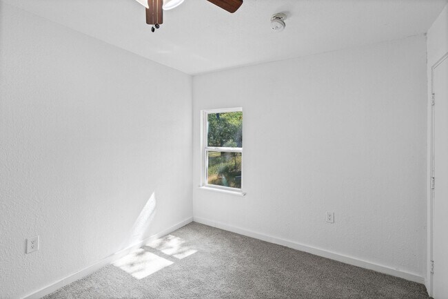 Building Photo - 2515 Yeager St