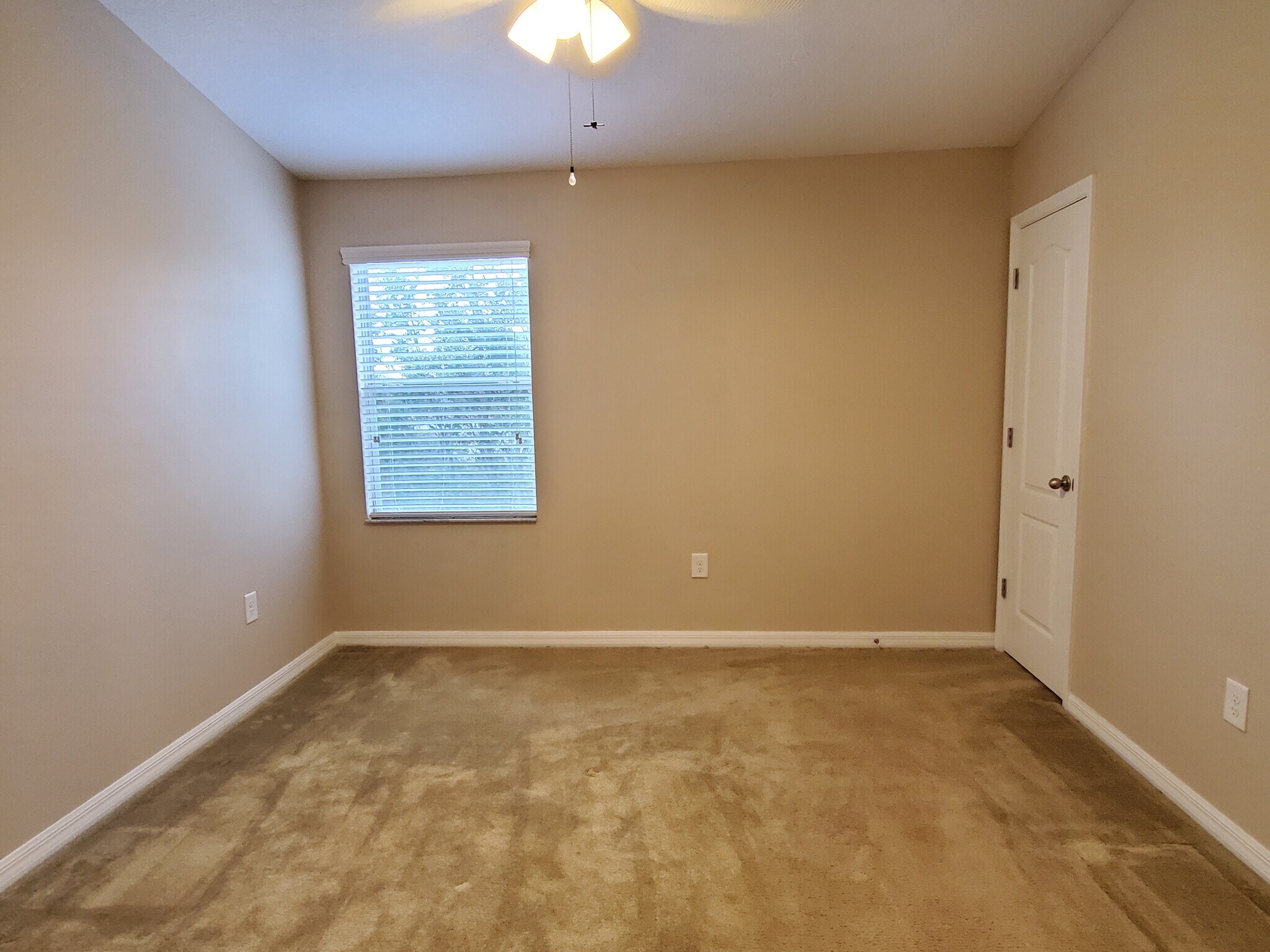 Building Photo - 15932 Stable Run Dr