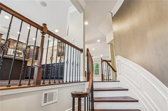 Building Photo - 1514 Woodbridge Way NE