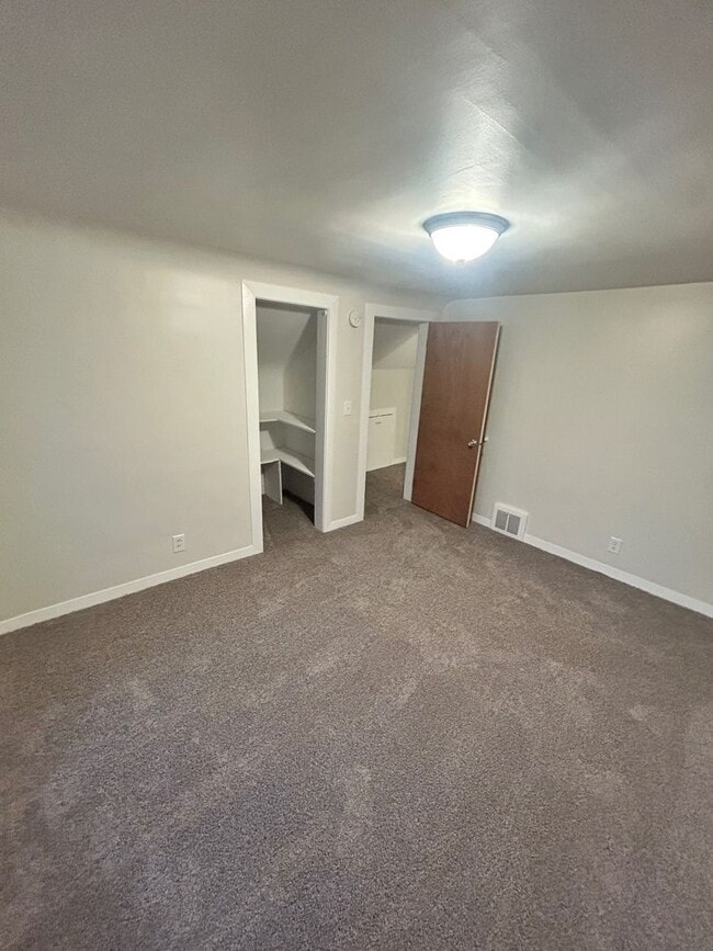 Building Photo - 270 W Pine St NE