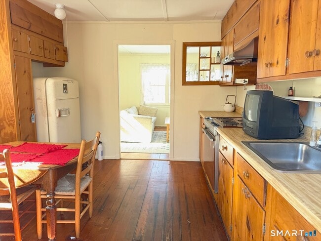 Building Photo - 45 Lakeside Dr