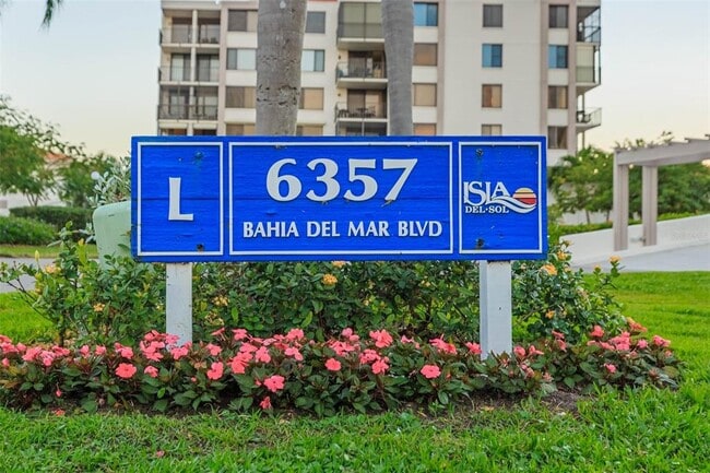 Building Photo - 6357 Bahia Del Mar Blvd S