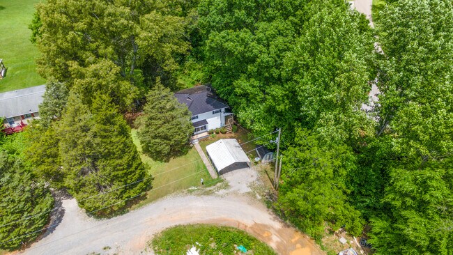 Building Photo - 513 Benton Cir