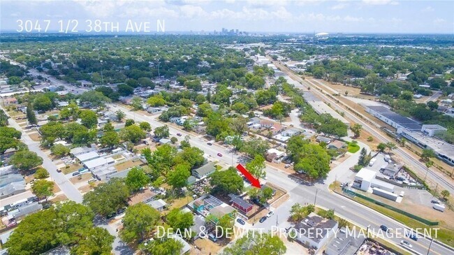 Building Photo - 3047 1/2 38th Ave N-