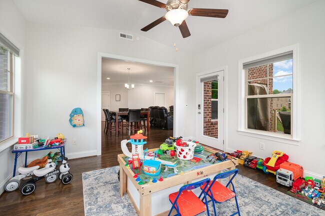 Building Photo - 6006 Tanoak Ct