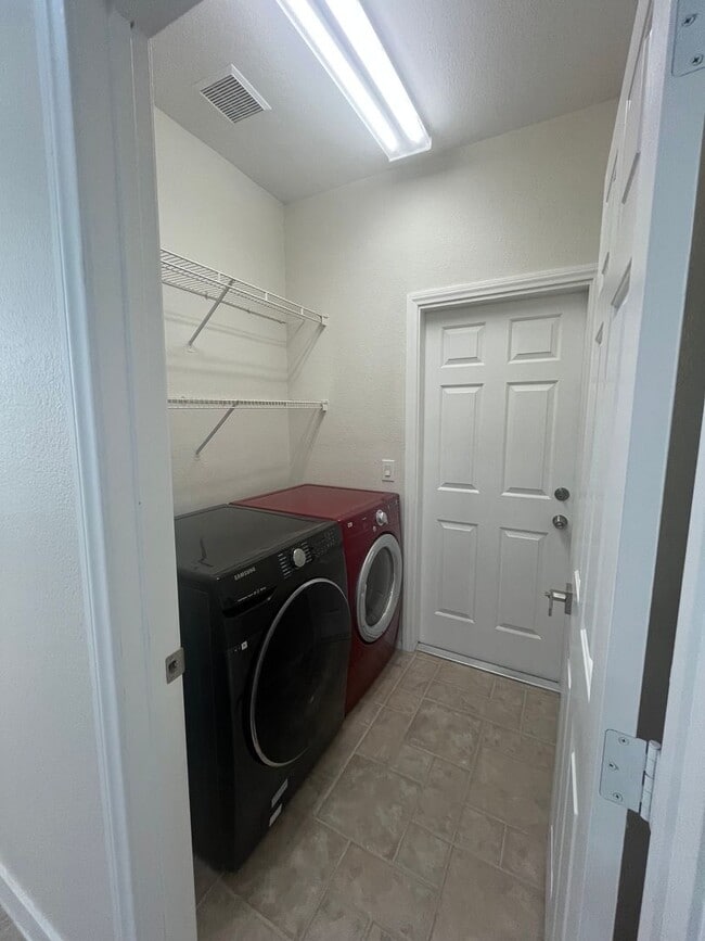Building Photo - single story, 3 bed, 2 bath, 2 car garage in gated community in Summerlin