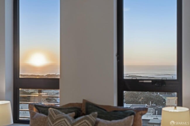 Building Photo - 3945 Judah St