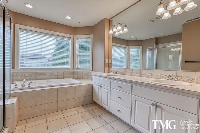 Building Photo - Stunning Home in Sought-After Ashley Heights!