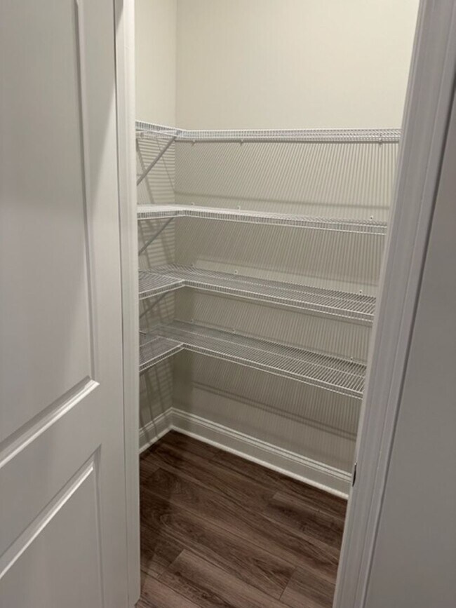 Building Photo - 5 Bedroom / 4 Bathroom House at Malind Bluff