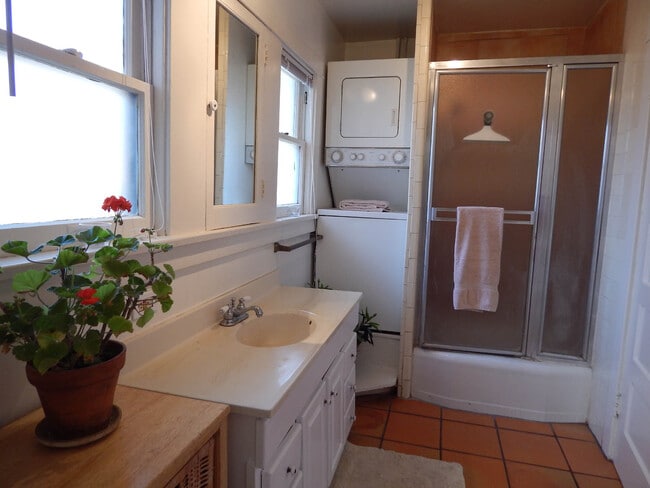 Bathroom (w/ previous vanity) - 2040 Whitley Ave