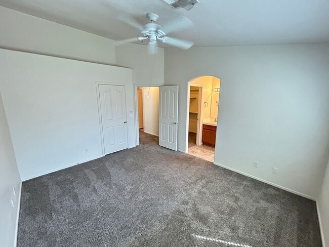 Building Photo - Cozy 3Bed/2Bath/2Car Residence located in beautiful Summerlin!