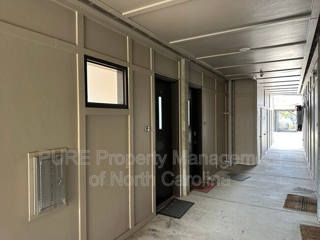 Building Photo - 2116 McClintock Rd