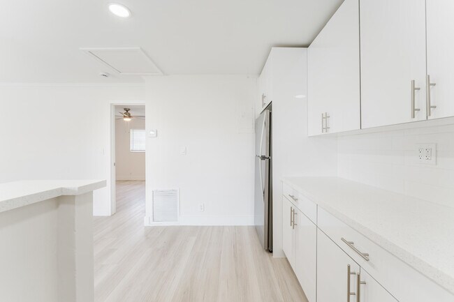 Building Photo - 3420 NE 16th Terrace