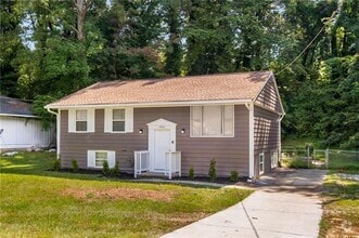 Building Photo - 4042 Sweetbriar Ln