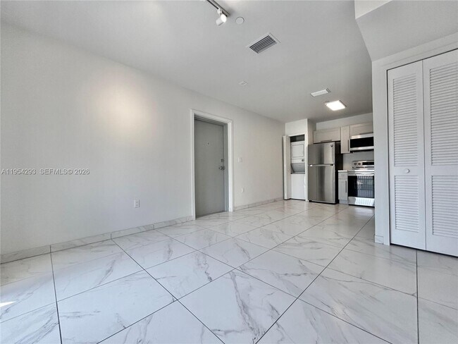 Building Photo - 836 SW 2nd St