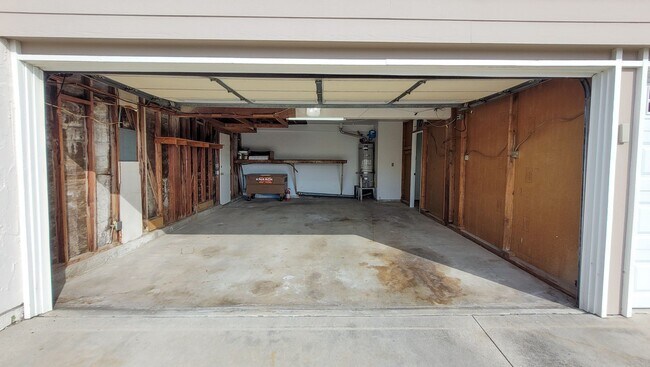 Building Photo - NOW AVAILABLE!! Gorgeous Two Story 3 Bedroom 3 Bath Perfect for Working From Home and Entertaining!