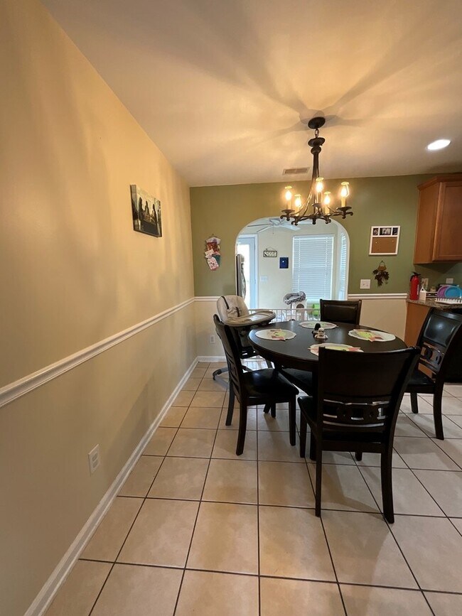 Building Photo - Convenient to Savannah and the new Hyundai Plant