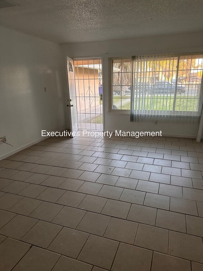 Building Photo - 1202 Kings Ave