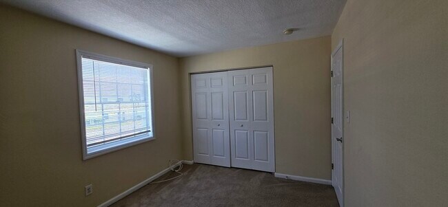 Building Photo - 108 Pompano Dr SE
