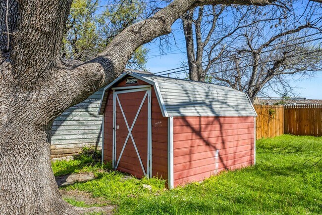 Building Photo - 2837 S Hills Ave