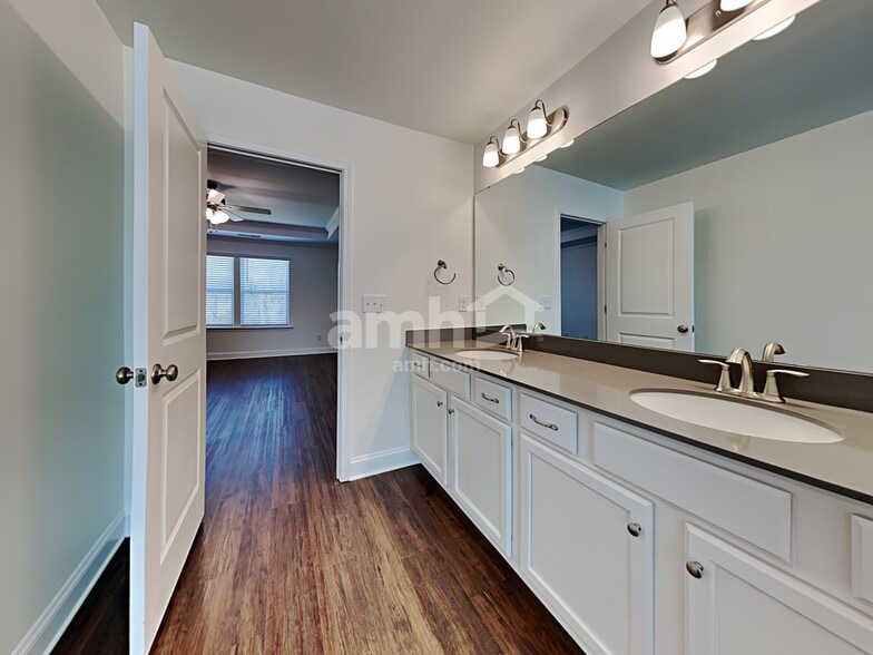 Building Photo - 7121 Garrett Ct