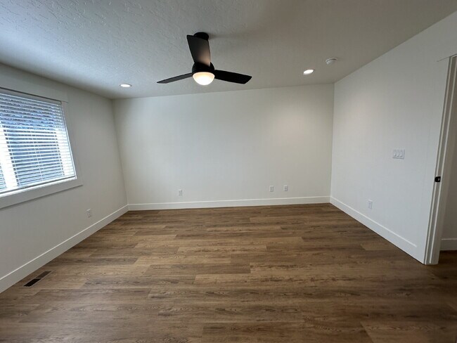 Building Photo - "Charming 3-Bedroom Oasis with Granite Touches in Meridian!"