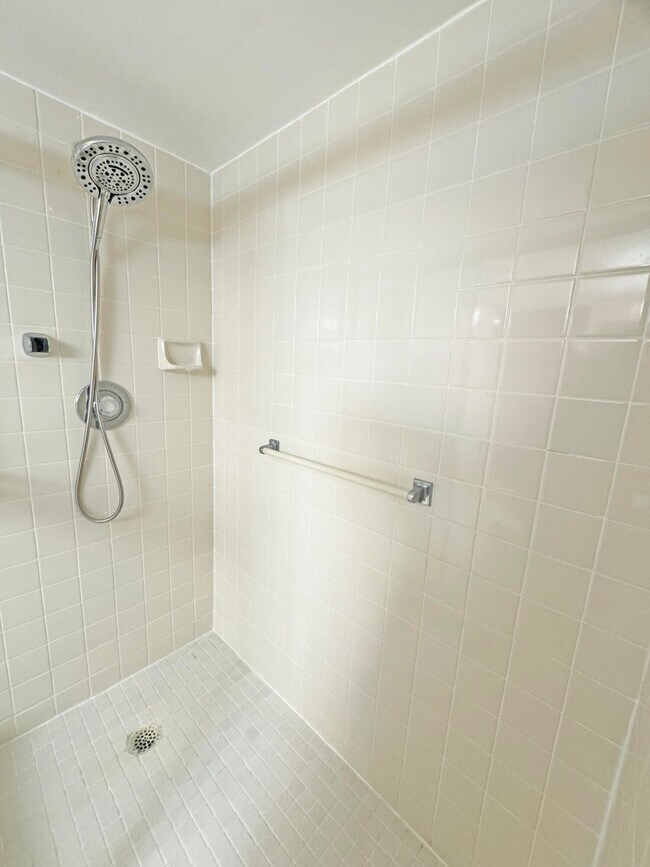 Building Photo - 7281 Amberly Ln