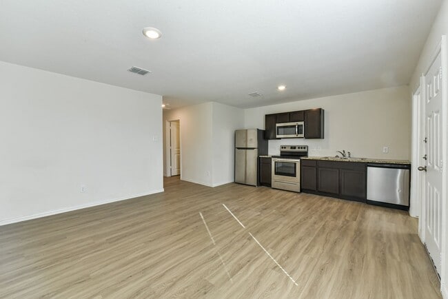 Building Photo - Elevate Your Living Experience, 3BR/2BA Duplex in Killeen!