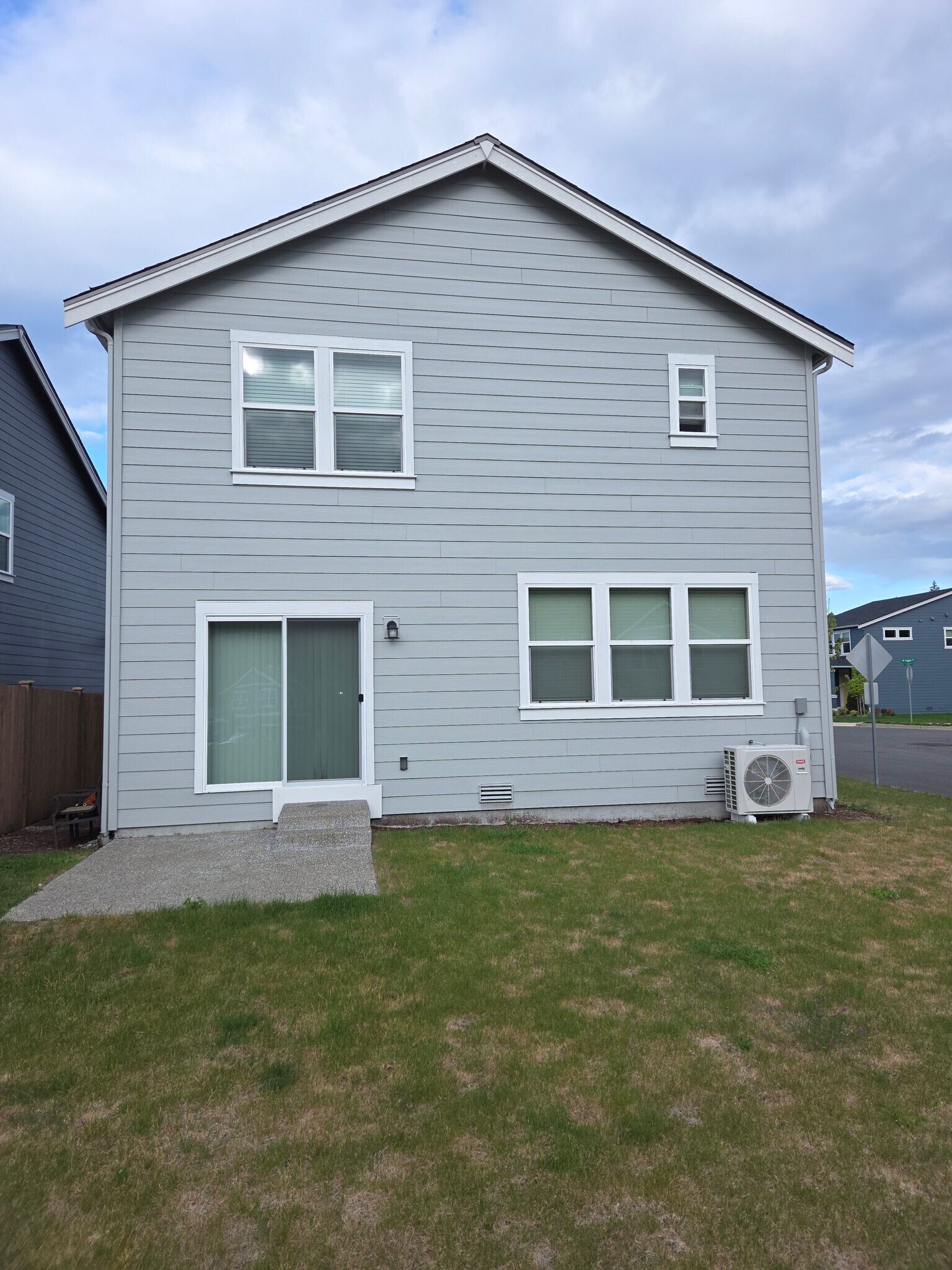Building Photo - 1561 SW Fielder Pl