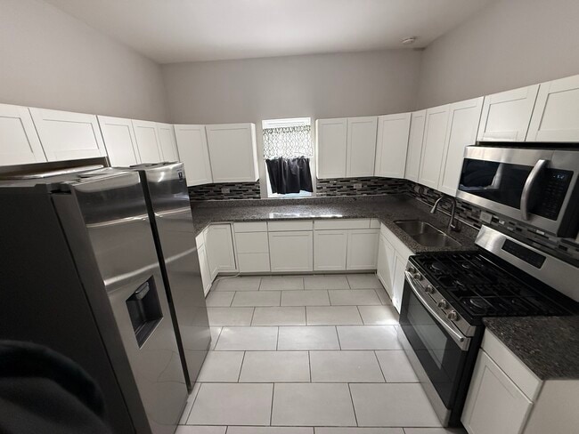 Building Photo - 6833 S Calumet Ave