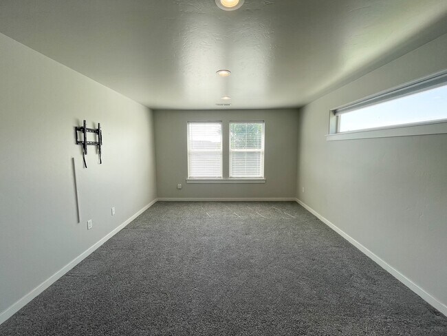 Building Photo - 11473 Baserri Dr