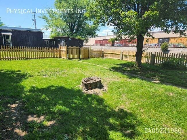 Building Photo - 1 17th St SE