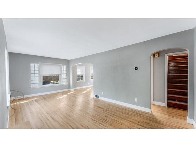 Building Photo - 828 15th St SW