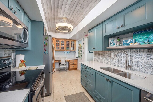 Building Photo - 205 Jimmy Buffett Mem Hwy