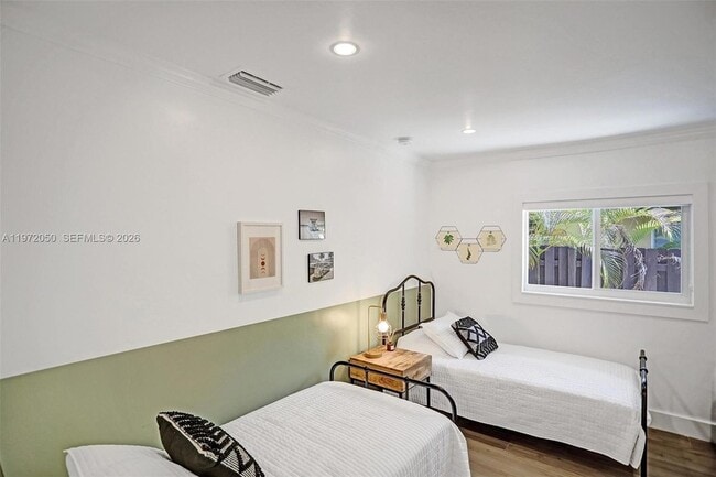 Building Photo - 3320 NE 13th Ave