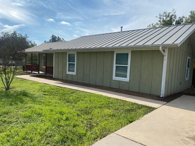 Building Photo - 601 N Bastrop St