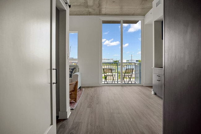 Building Photo - 617 N 12th St