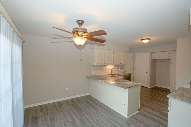 Building Photo - Got to see!  Two bedroom brick ranch style condo in Clinton Twp