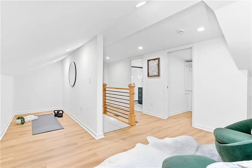 Building Photo - Room in House on Evans Dr SW