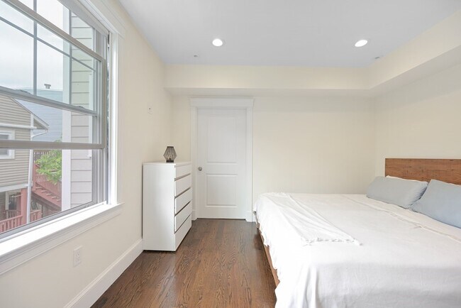 Building Photo - 199 W 8th St