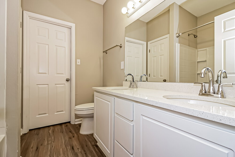 Building Photo - 9864 White Poplar Dr