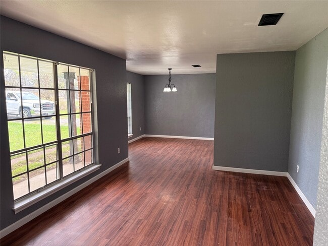 Building Photo - 141 Slade St