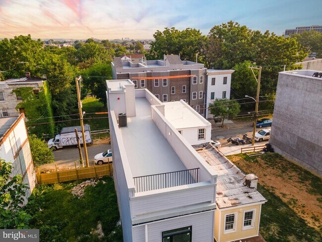 Building Photo - 2120 Master St