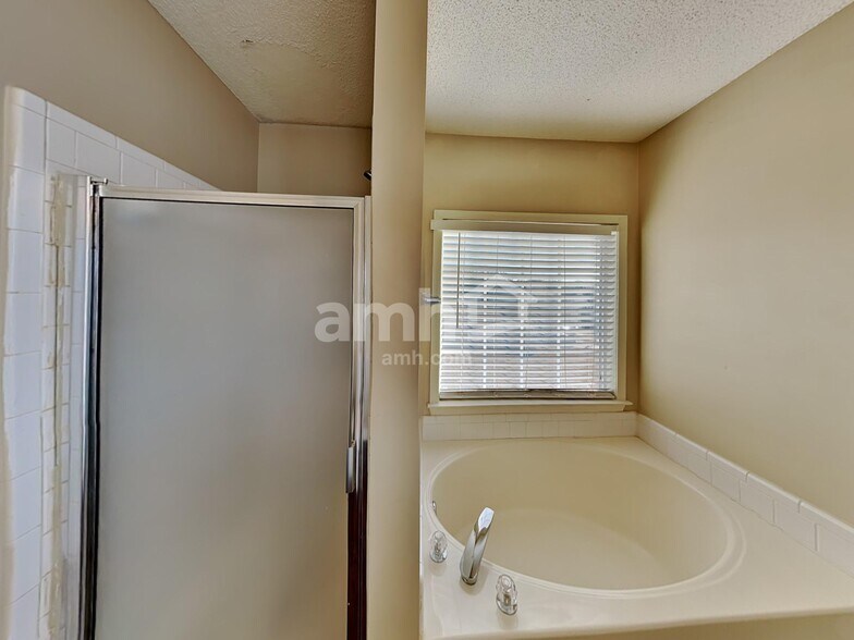 Building Photo - 421 Darter Dr NW