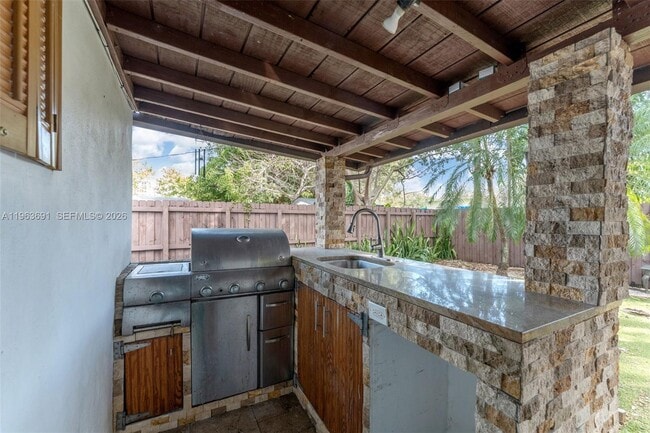 Building Photo - 4220 SW 13th St