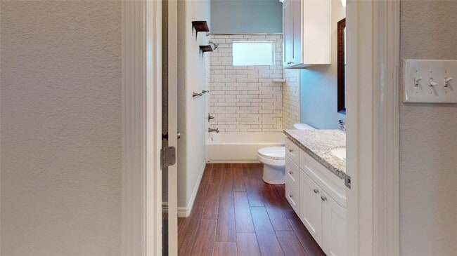 Building Photo - 302 Gilchrist Ave