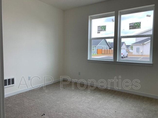 Building Photo - 2285 Brome St