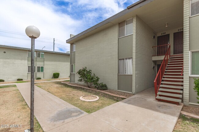 Building Photo - 6767 N 7th St