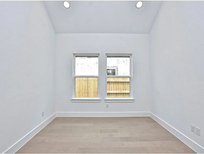 Building Photo - 2233 Nates Pl